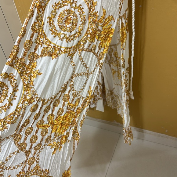 Cover up - Picture 3 of 4